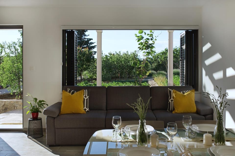 Living room, Garden view
