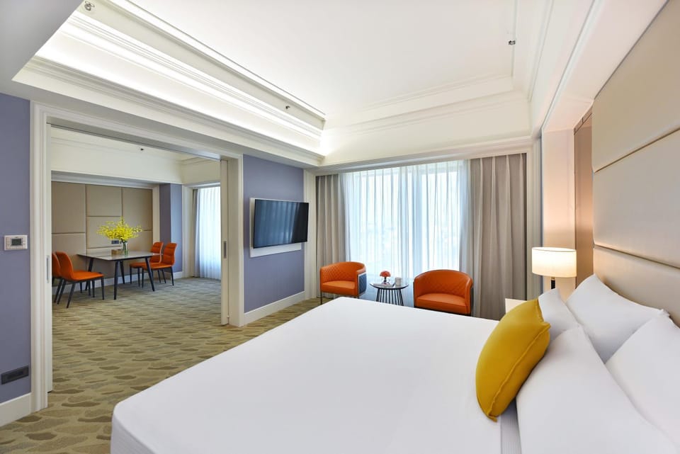 Bed, Living room, Photo of the whole room, Dining area, Bedroom, hair dresser