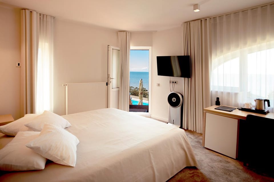 Bedroom, Pool view, Sea view
