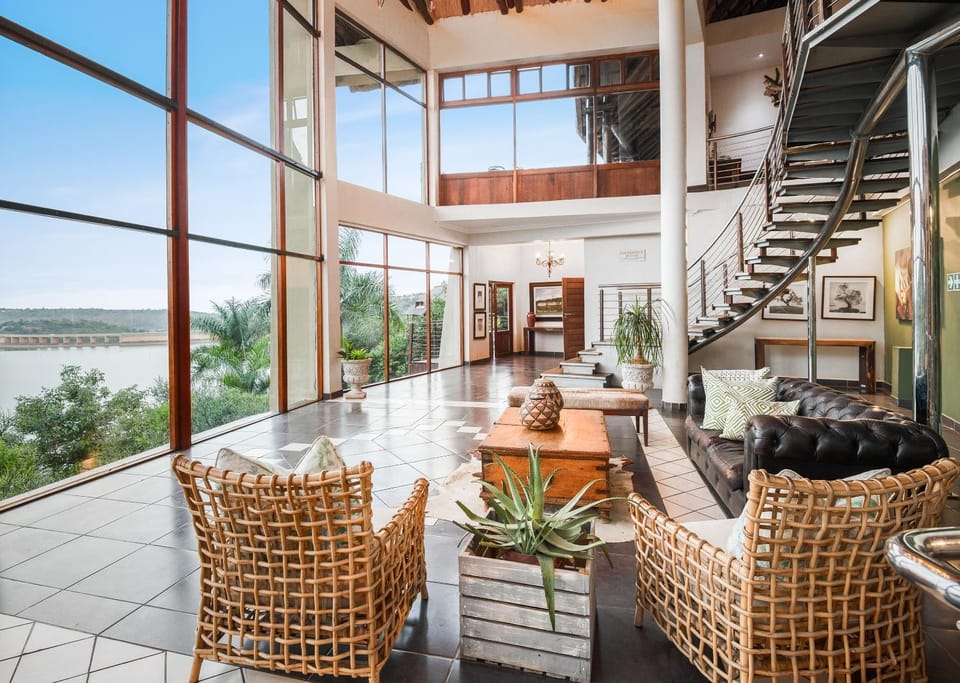 View (from property/room), Lounge or bar, Lake view