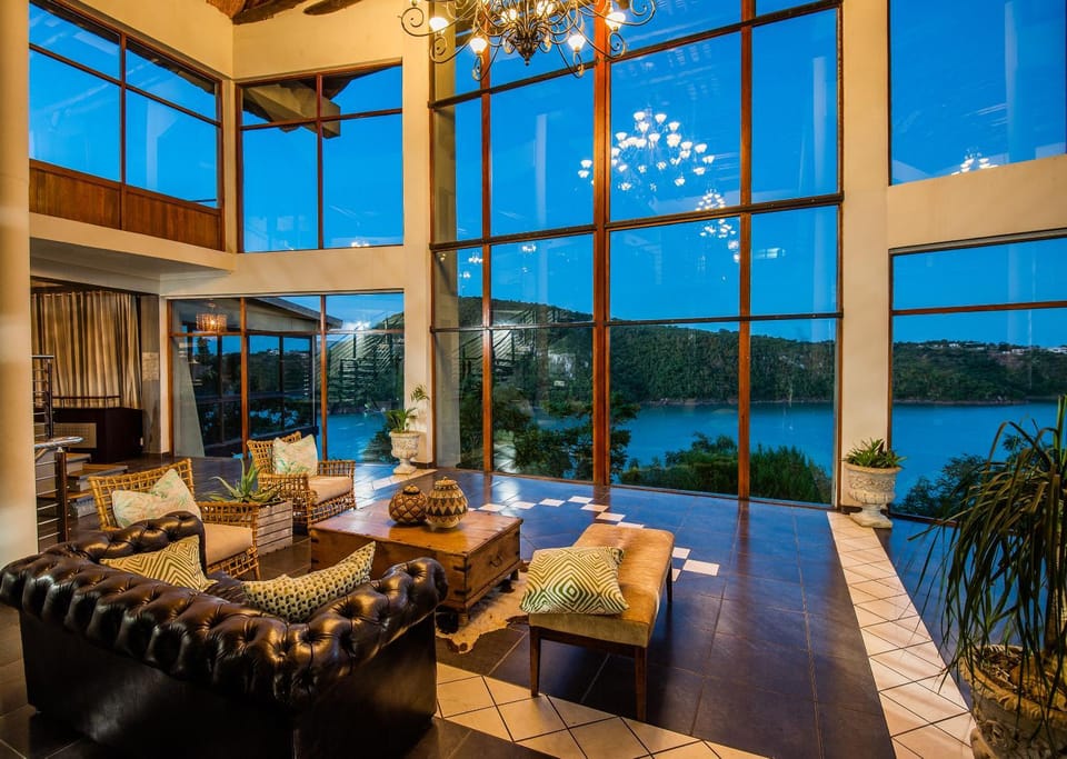 Facade/entrance, View (from property/room), Lounge or bar, Lake view