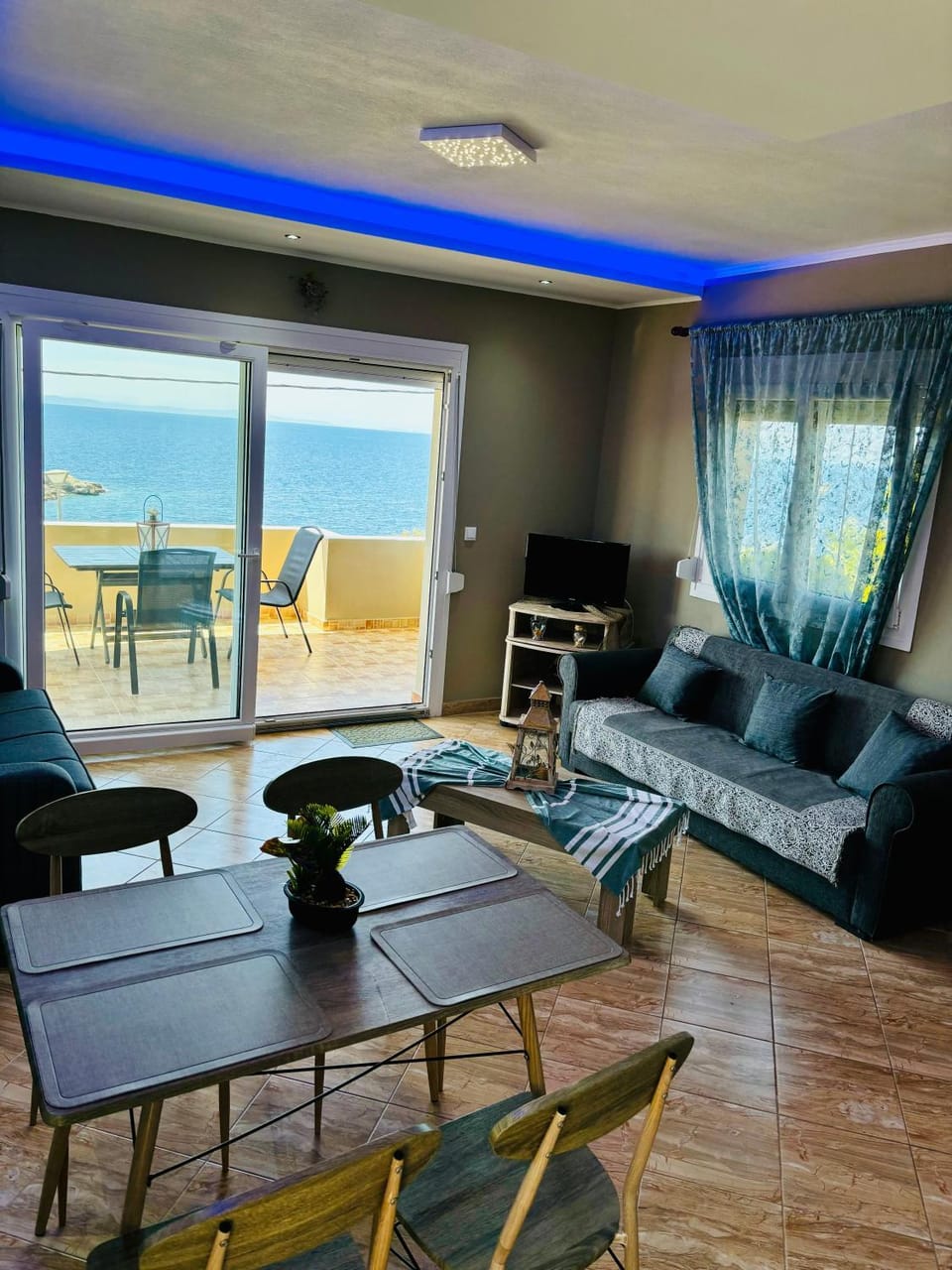 Living room, Dining area