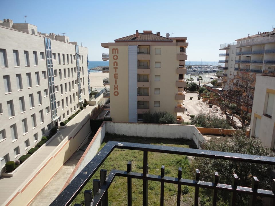 Nearby landmark, Off site, View (from property/room), Balcony/Terrace, Beach, Landmark view, Sea view, Location