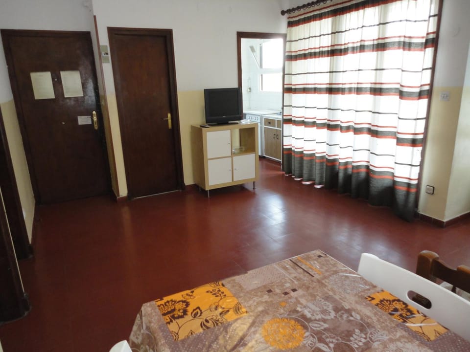 TV and multimedia, Living room, Seating area, Dining area, furniture, internet