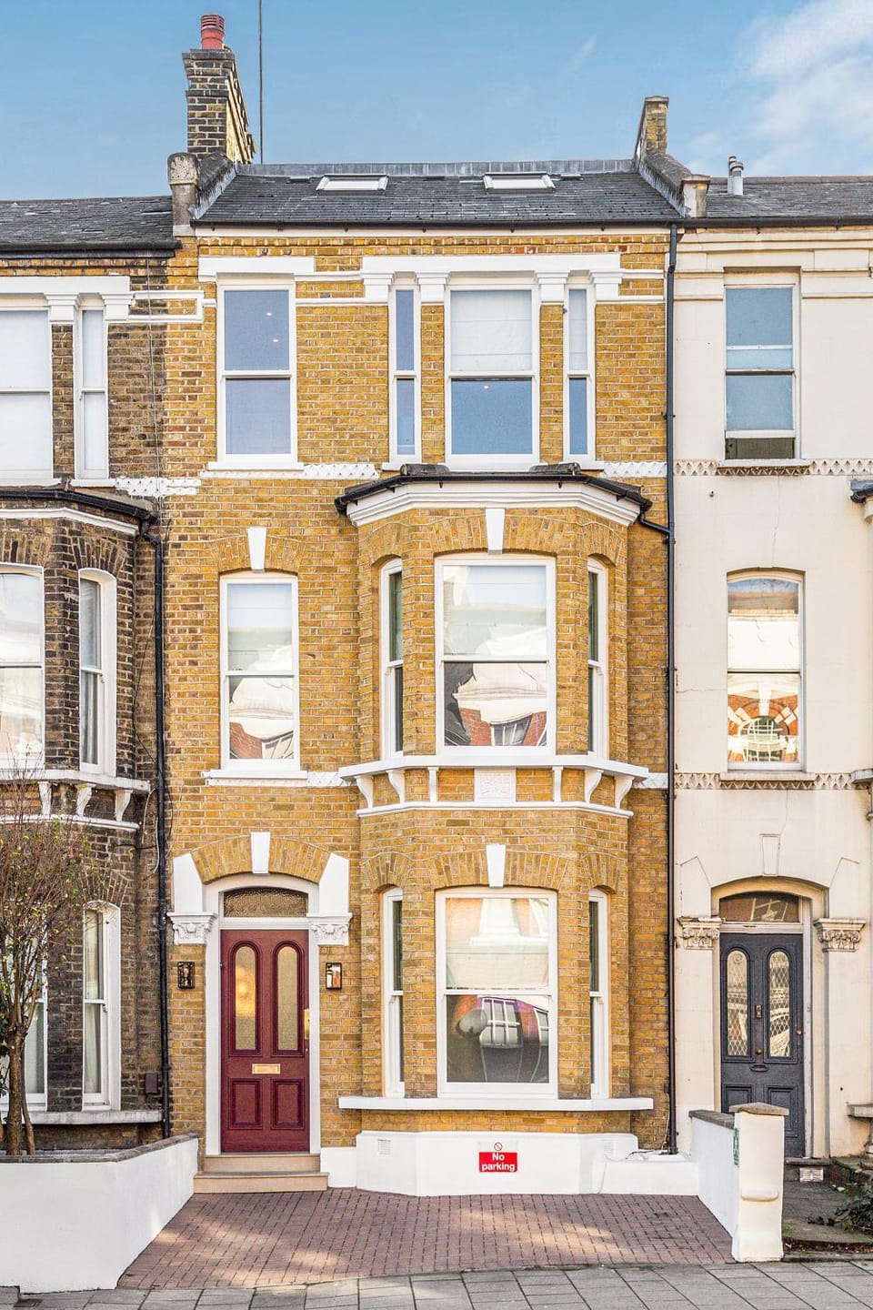 Property building, Facade/entrance, Day, Neighbourhood, Street view