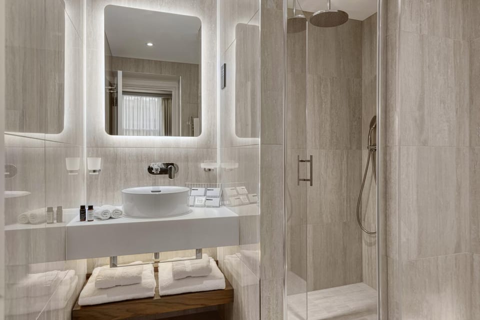 Shower, Bathroom, towels
