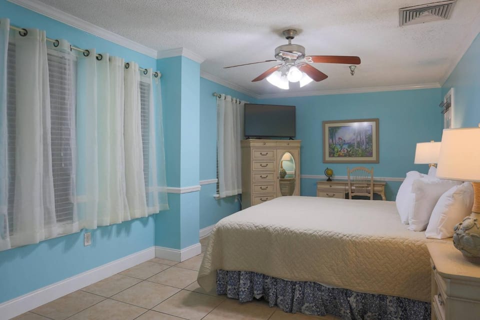 100 - Las Brisas House in Madeira Beach