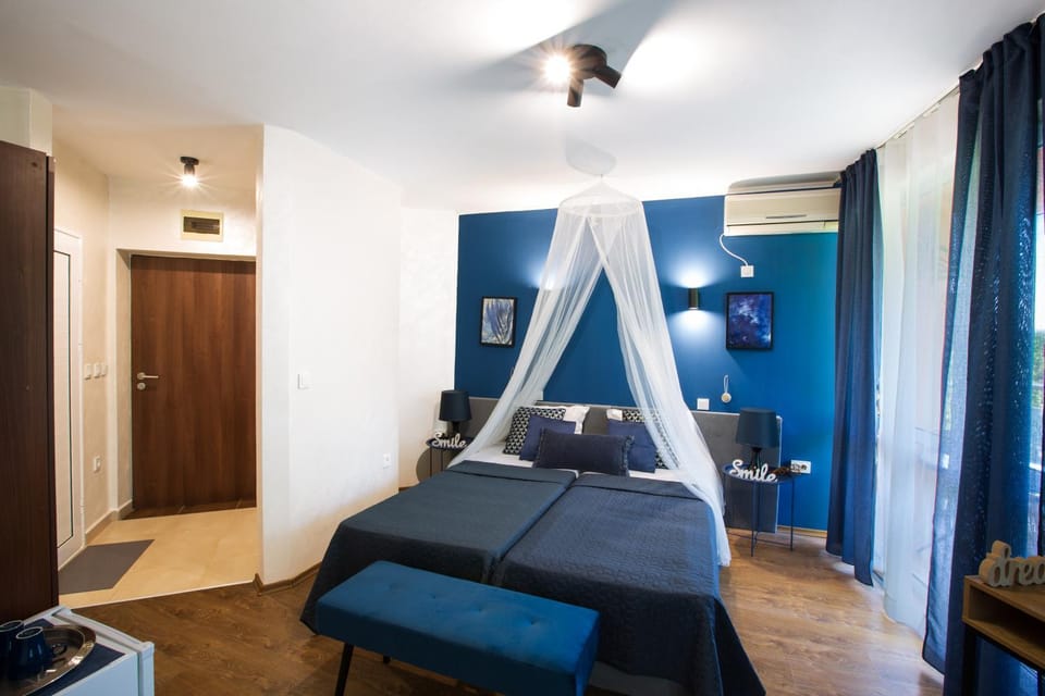 Photo of the whole room, Bedroom