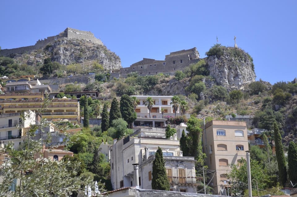 Nearby landmark, Neighbourhood, Natural landscape, Other, City view, Landmark view, Mountain view