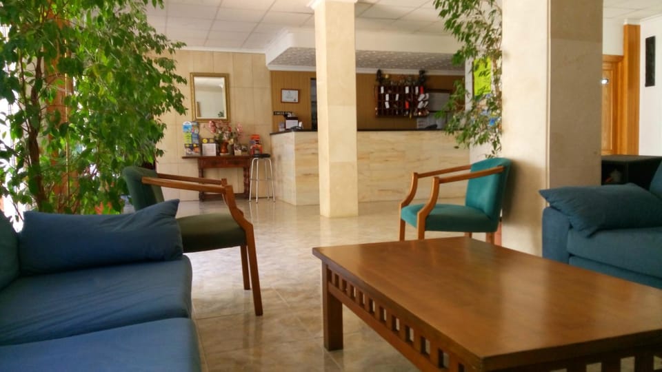 Communal lounge/ TV room
