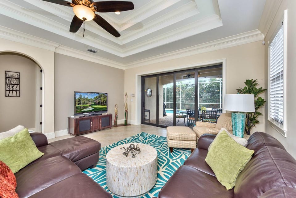 TV and multimedia, Living room, Seating area, Evening entertainment