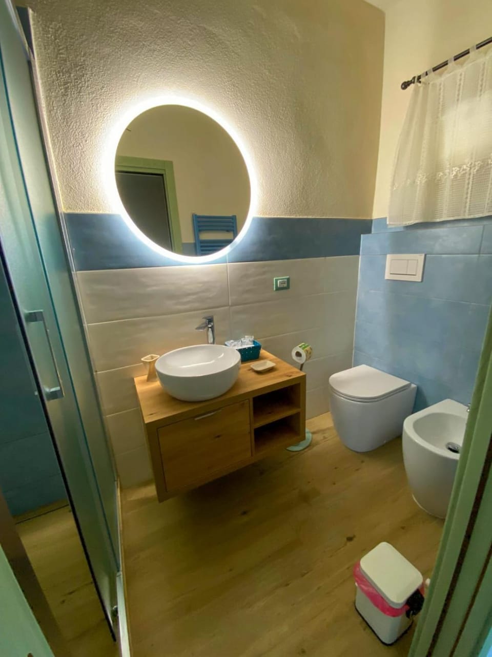 Toilet, Bathroom, bidet, towels