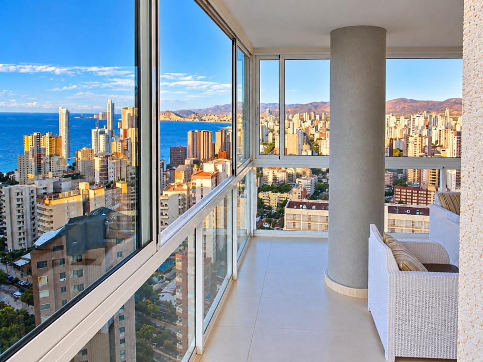 View (from property/room), Balcony/Terrace, City view, Sea view