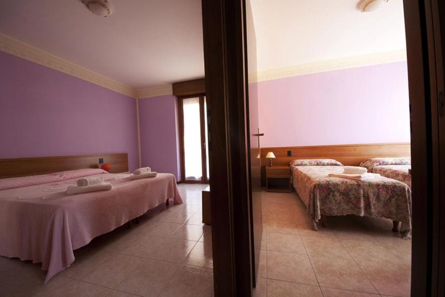Day, Photo of the whole room, Photo of the whole room