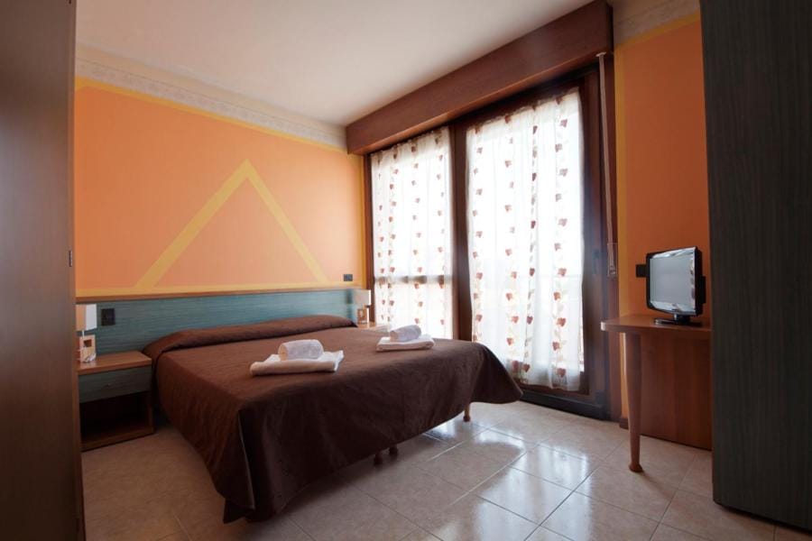 Day, Photo of the whole room, Bedroom