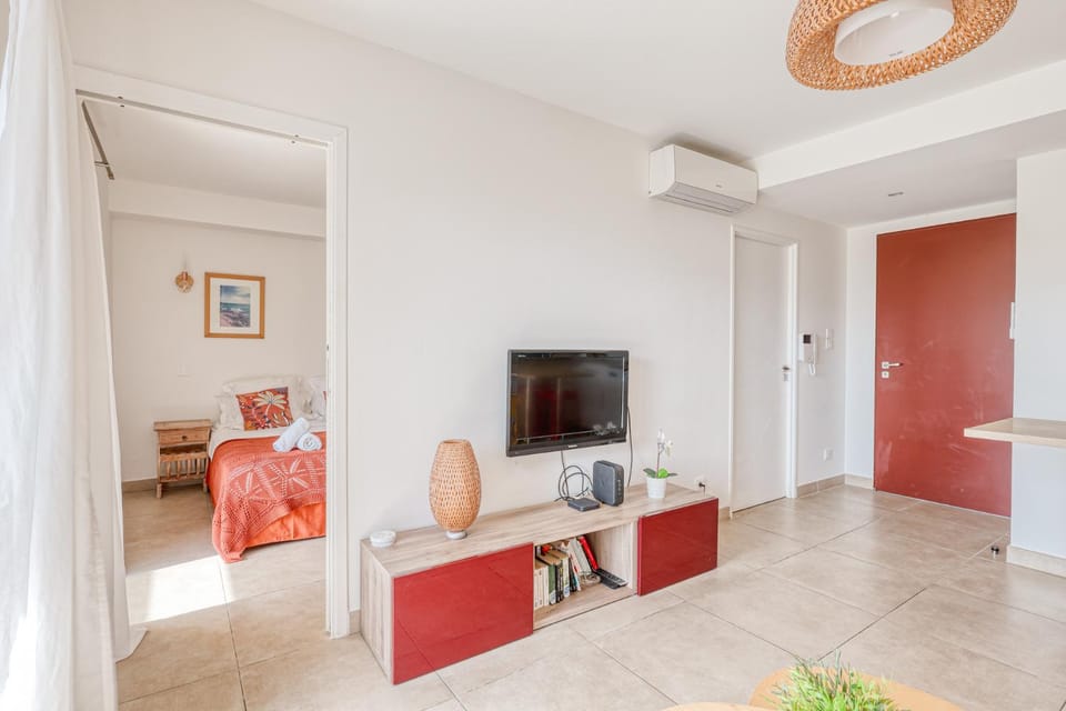 TV and multimedia, Living room, air conditioner, air conditioner