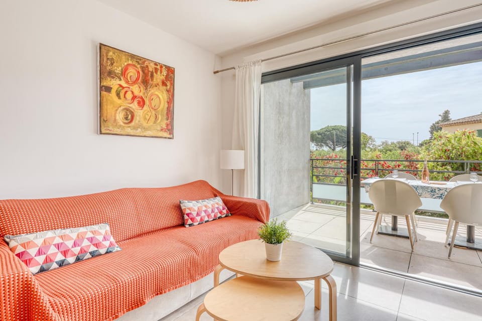 Patio, Living room