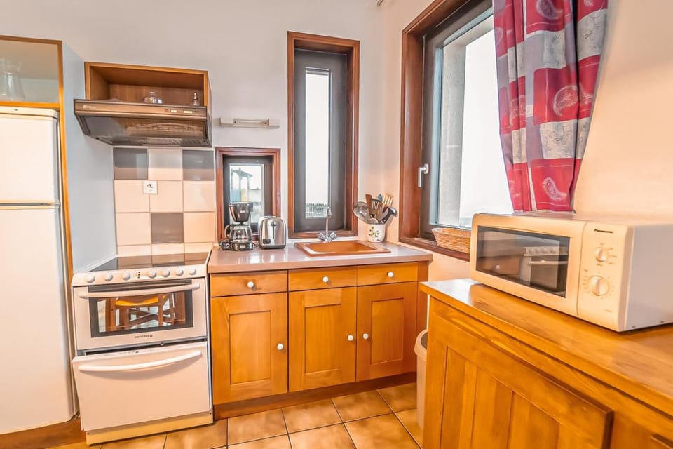 dishwasher, minibar, pet friendly, toaster