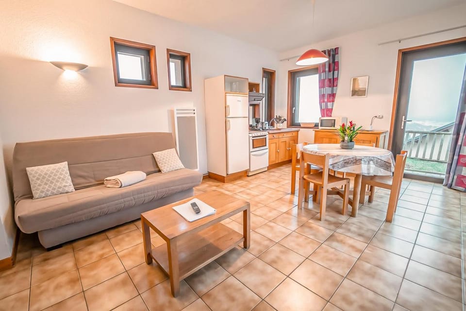 Kitchen or kitchenette, Living room, Dining area