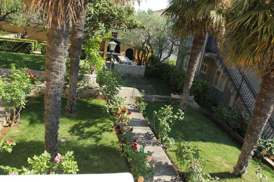 BBQ facilities, Garden, Seating area