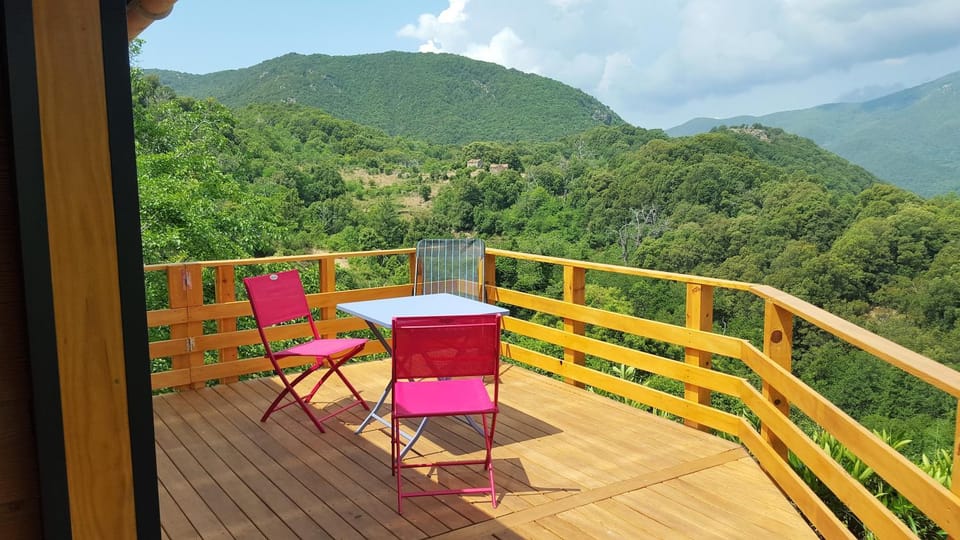 Natural landscape, View (from property/room), Balcony/Terrace, Dining area, Mountain view