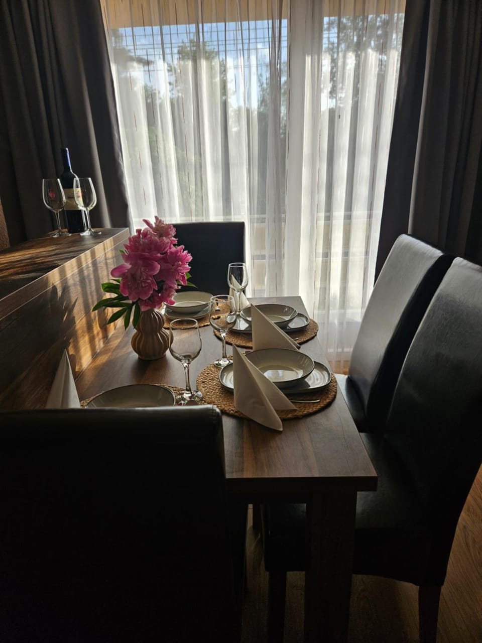 Dining area, Food