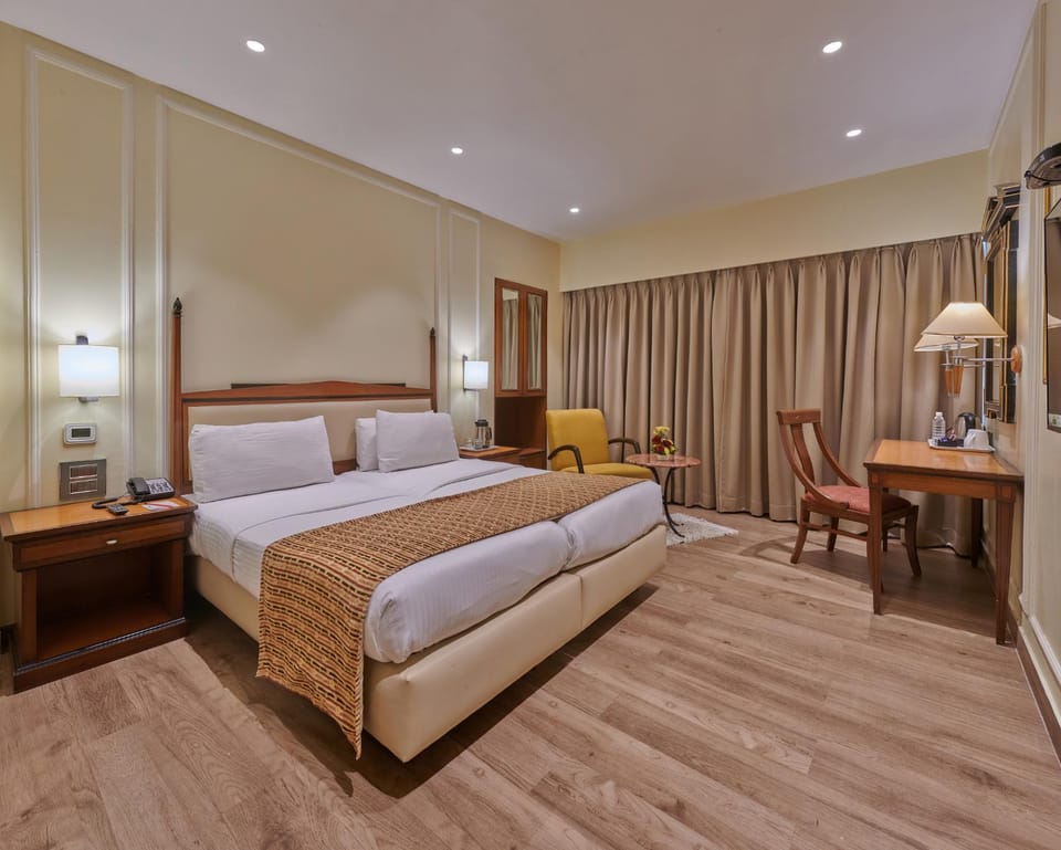 Bed, Photo of the whole room, Seating area, Bedroom