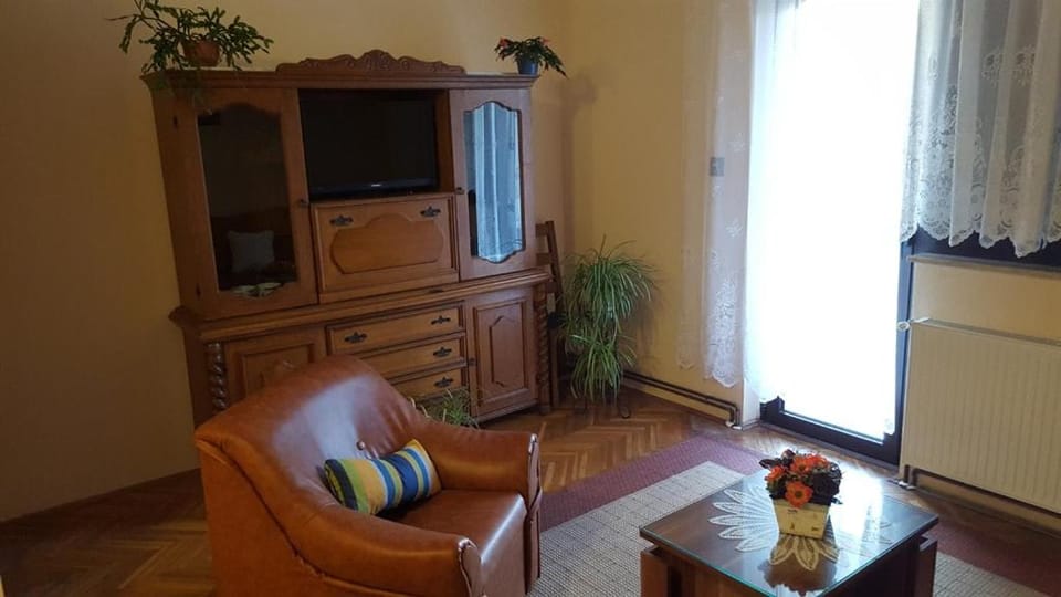 Communal lounge/ TV room, TV and multimedia, Living room, Seating area