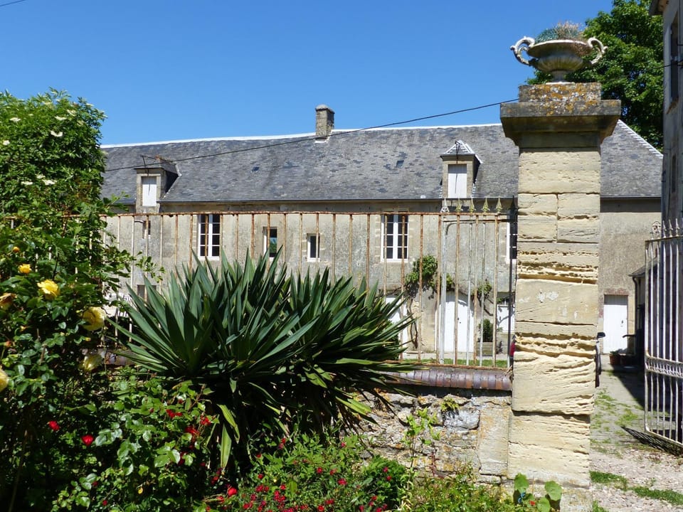 Les Escuries, dépendances du Château Apartment in Normandy