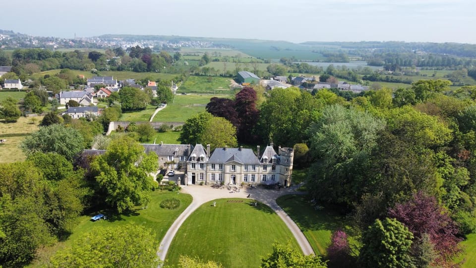 Les Escuries, dépendances du Château Apartment in Normandy