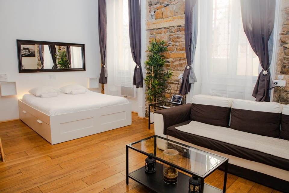 Loge de L'Opera Chambres d'Hôtes Bed and Breakfast in Lyon