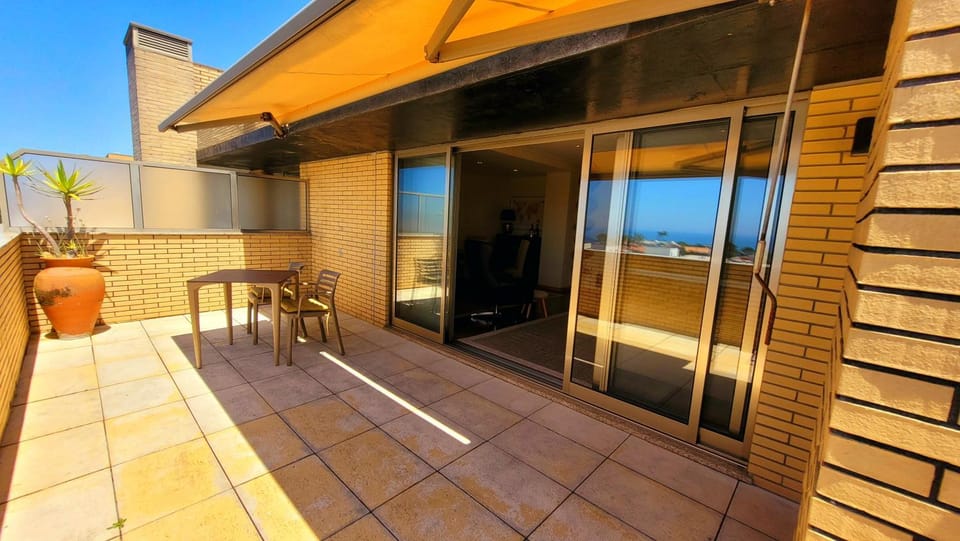 View (from property/room), Balcony/Terrace, Dining area, Sea view