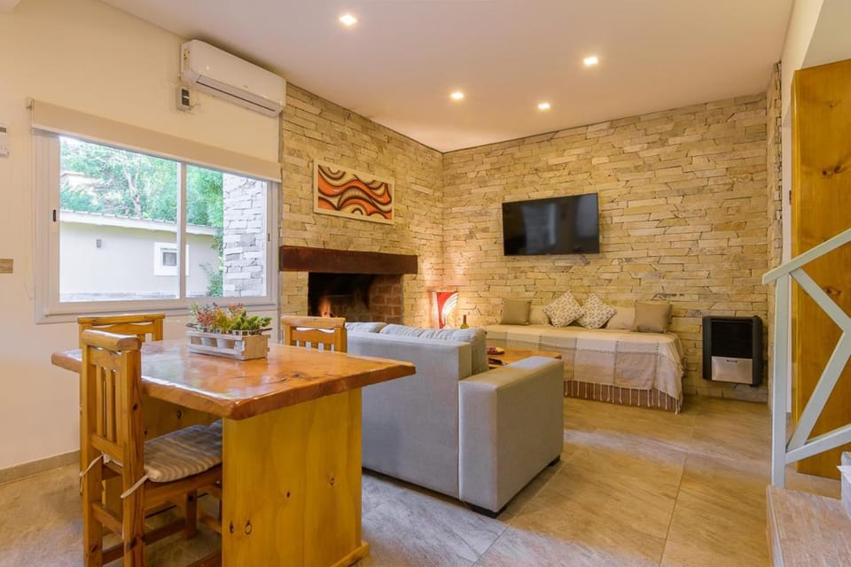 Communal lounge/ TV room, Living room, Dining area, air conditioner