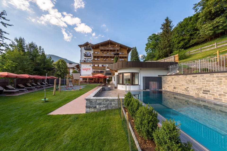 Property building, Natural landscape, Summer, Garden view