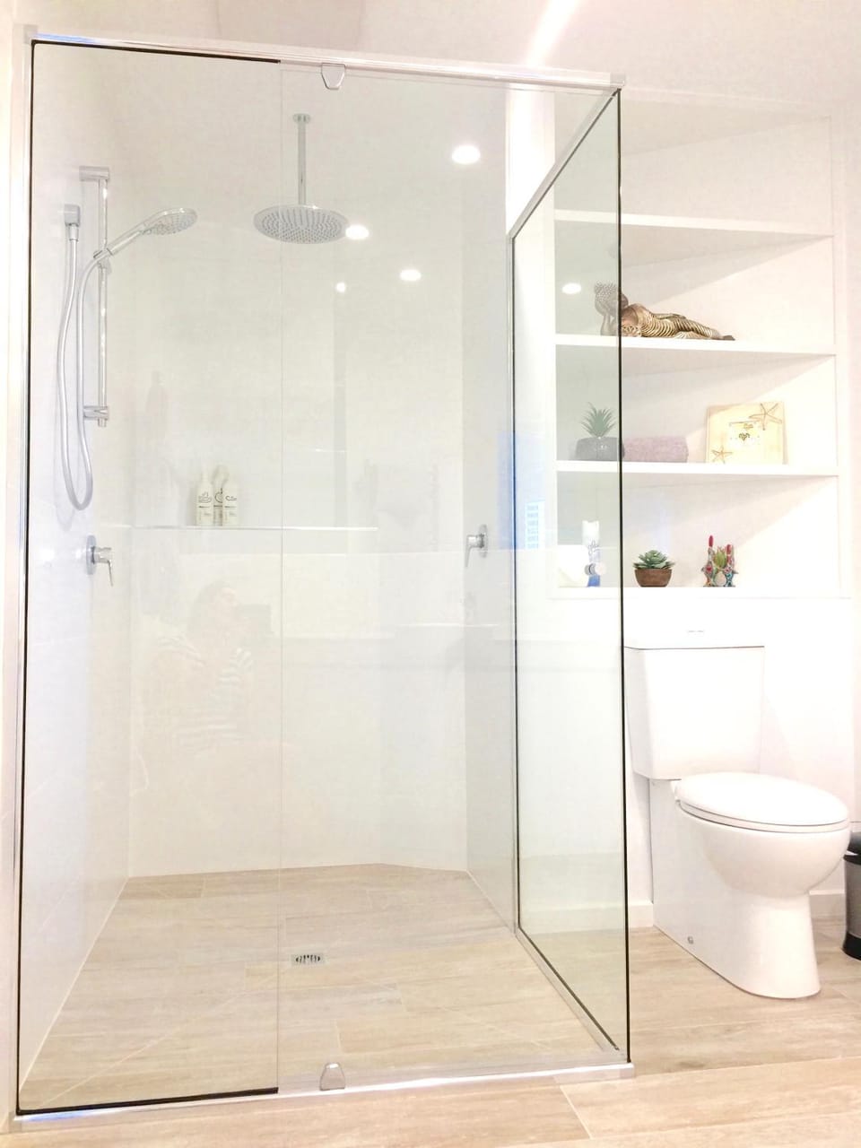 Bathroom, Photo of the whole room