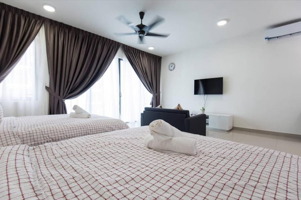 Studio Room next to SCCC at Trefoil Setia Alam for 2-4 pax Vacation rental in Selangor, Malaysia