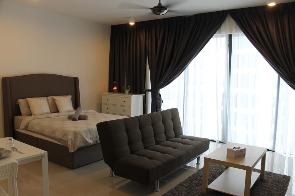 Studio Room next to SCCC at Trefoil Setia Alam for 2-4 pax Vacation rental in Selangor, Malaysia