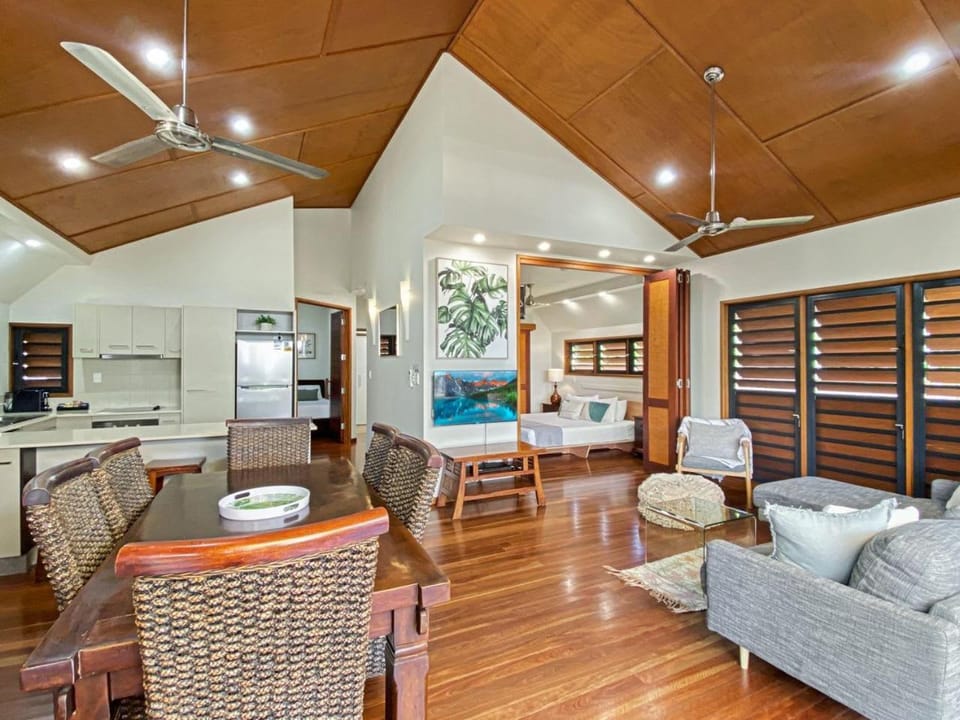 Pure Magnetic Villa 5 Villa in Yates Street