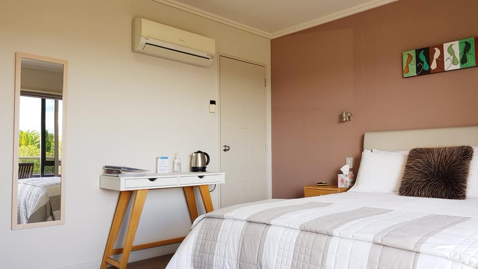 Bed, Bedroom, heating, air conditioner
