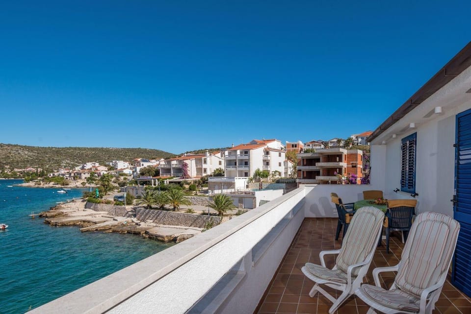 Property building, View (from property/room), Balcony/Terrace, Beach, Landmark view, Sea view, sunbed