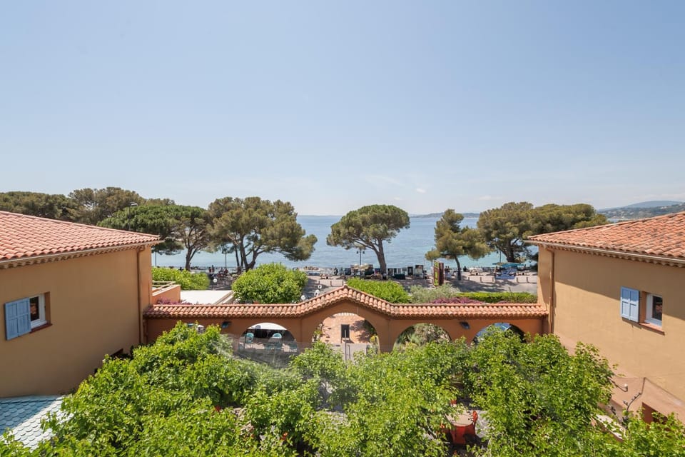 Facade/entrance, Bird's eye view, Garden view, Sea view