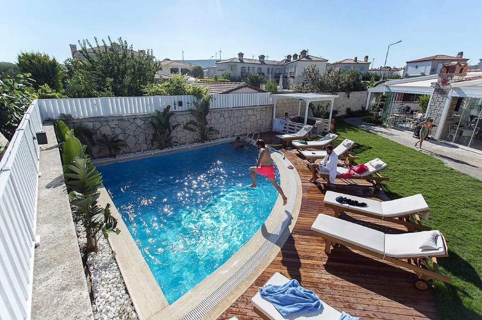 Swimming pool, Swimming pool