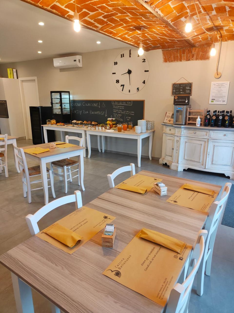 Lounge or bar, Breakfast