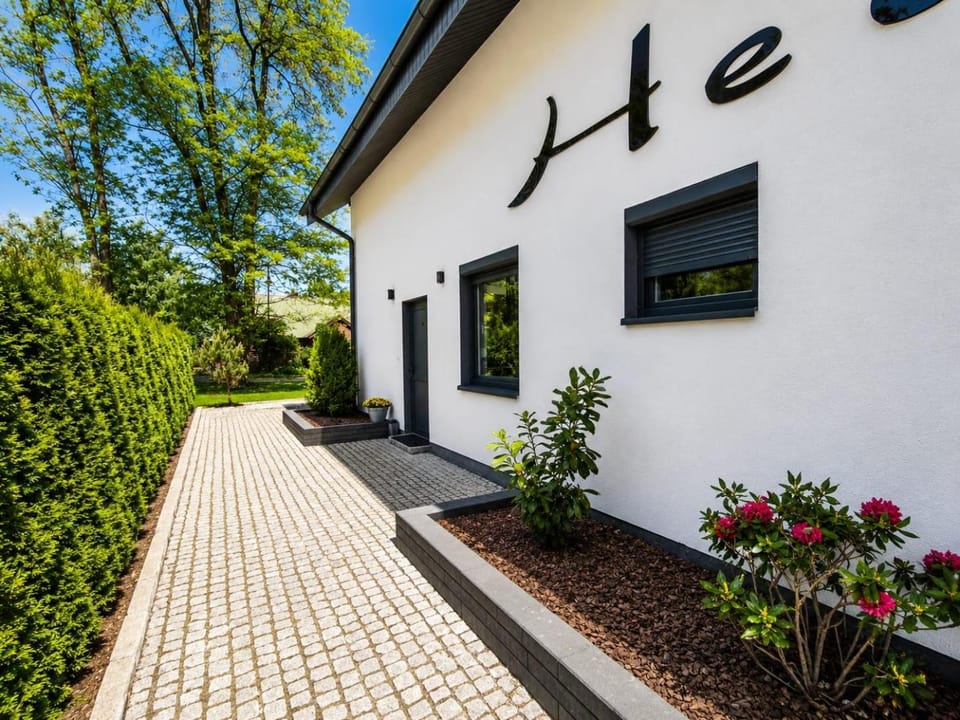 Property building, Day, Garden, Garden view