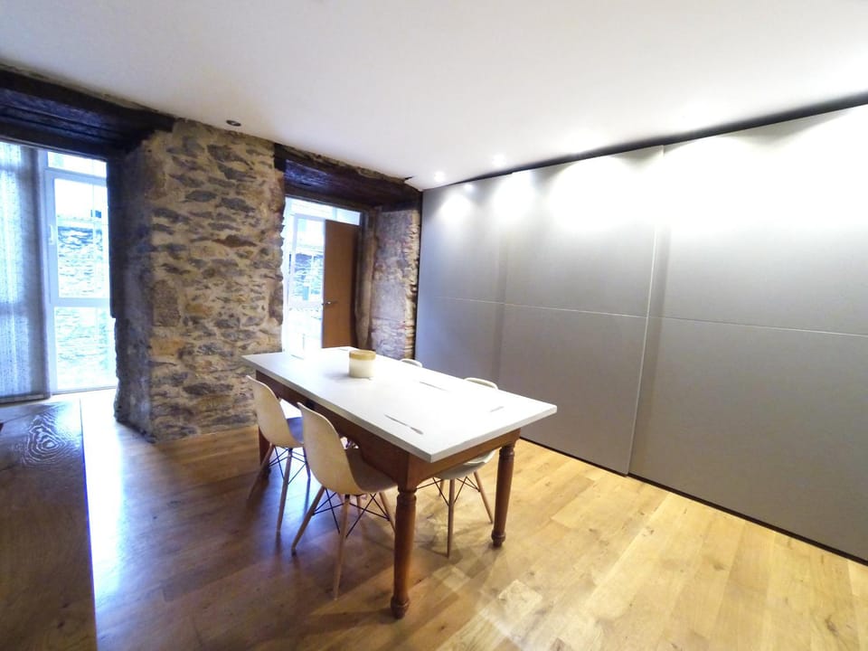 Photo of the whole room, Dining area