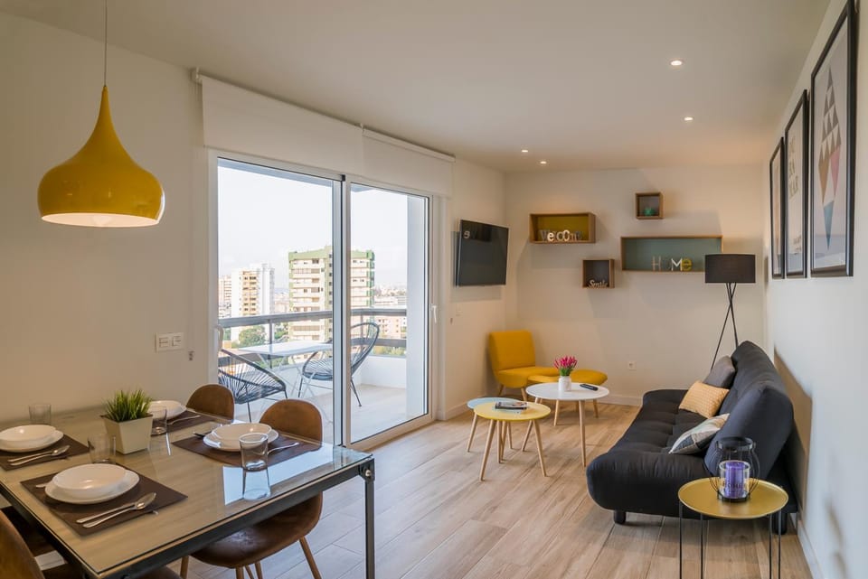 TV and multimedia, Balcony/Terrace, Living room, Seating area, Dining area, City view, Sea view