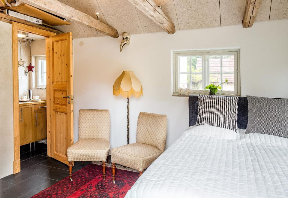 Bed, Seating area, Bedroom