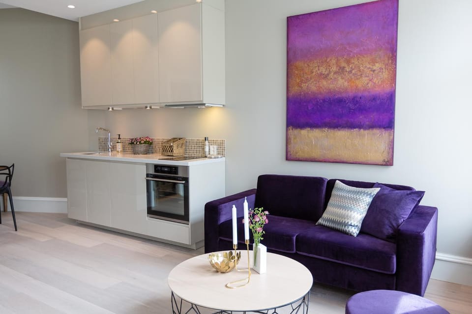 Seating area, kitchen