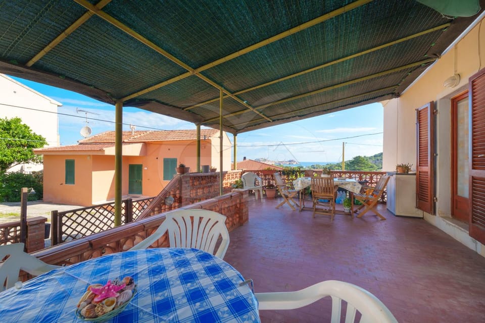 View (from property/room), Balcony/Terrace, Banquet/Function facilities, Dining area