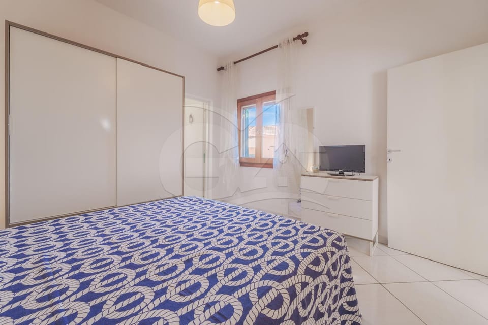 Bed, TV and multimedia, Photo of the whole room, Evening entertainment, Bedroom, wardrobe